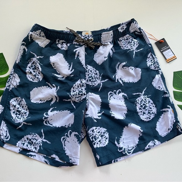 🔸WATERMAN Pineapple Web Volleys Shorts🔸 - Picture 2 of 7